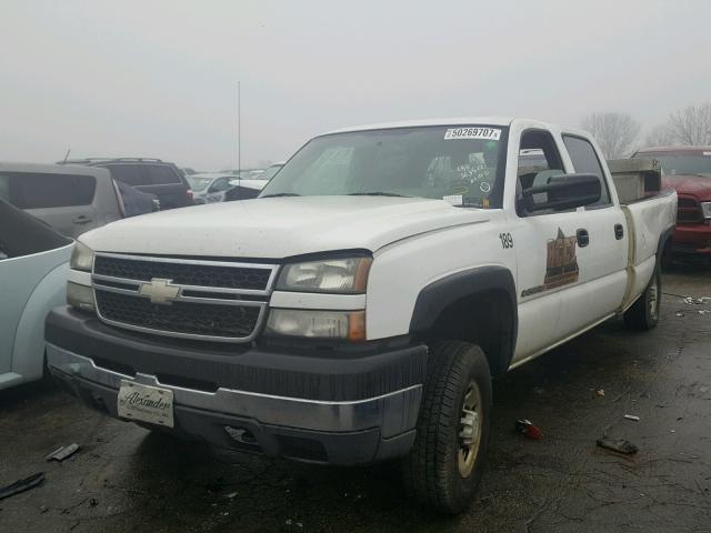 1GCHC23U17F197384 - 2007 CHEVROLET SILVERADO WHITE photo 2