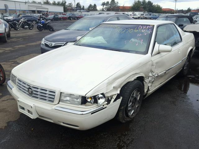 1G6EL12Y3YB703634 - 2000 CADILLAC ELDORADO E CREAM photo 2