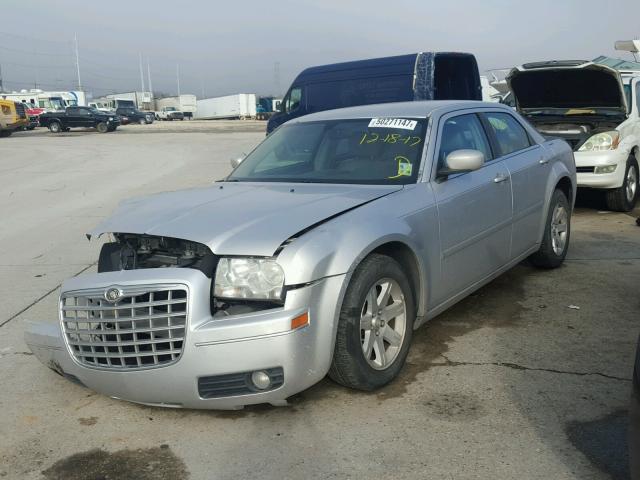 2C3KA53GX6H527726 - 2006 CHRYSLER 300 TOURIN SILVER photo 2