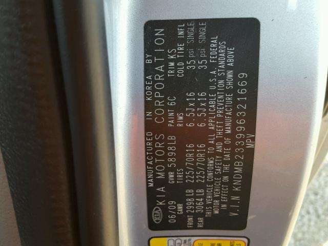 KNDMB233996321669 - 2009 KIA SEDONA EX SILVER photo 10