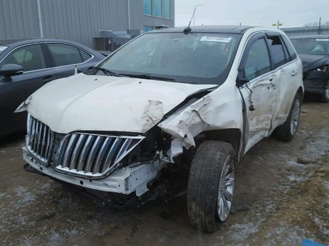 2LMDJ8JK3DBL60008 - 2013 LINCOLN MKX WHITE photo 2