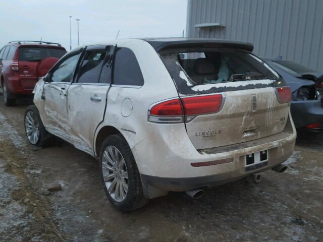 2LMDJ8JK3DBL60008 - 2013 LINCOLN MKX WHITE photo 3