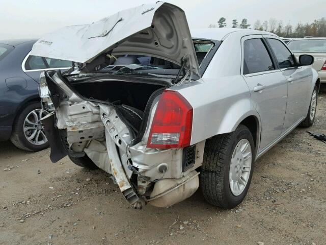 2C3KA43R97H682037 - 2007 CHRYSLER 300 SILVER photo 4