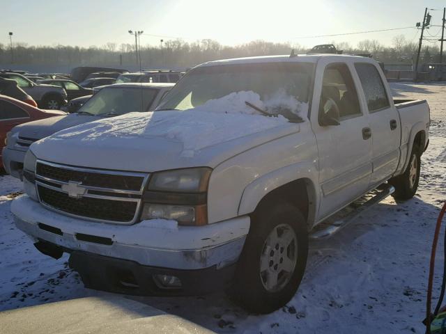 2GCEK13T561235289 - 2006 CHEVROLET SILVERADO WHITE photo 2