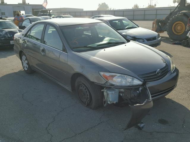 JTDBE32K720132766 - 2002 TOYOTA CAMRY LE GRAY photo 1