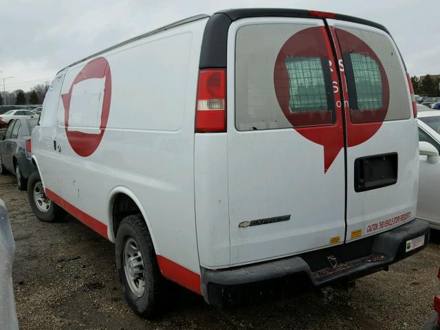 1GCHG35U371232463 - 2007 CHEVROLET EXPRESS G3 WHITE photo 3