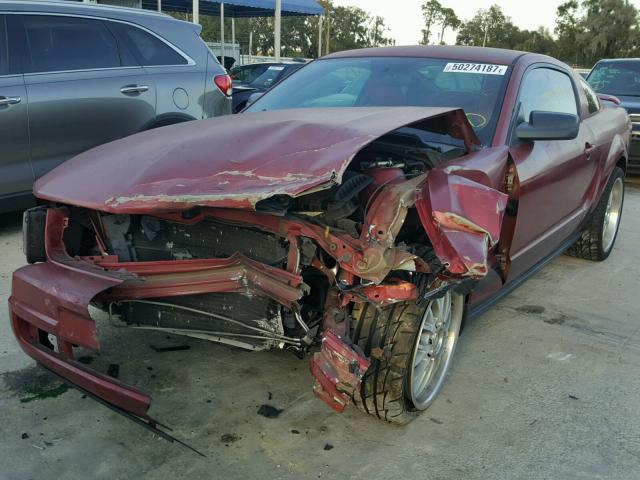 1ZVFT80NX55146439 - 2005 FORD MUSTANG MAROON photo 2