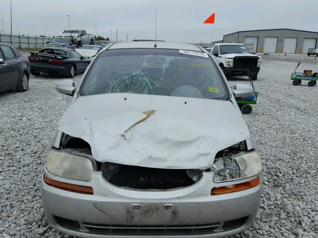 KL1TD526X5B407617 - 2005 CHEVROLET AVEO BASE Արծաթագույն լուսանկար 9