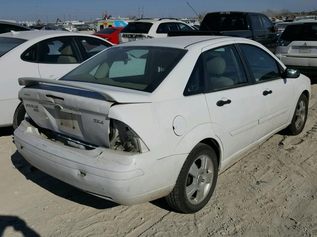 1FAFP34N85W242249 - 2005 FORD FOCUS ZX4 WHITE photo 4