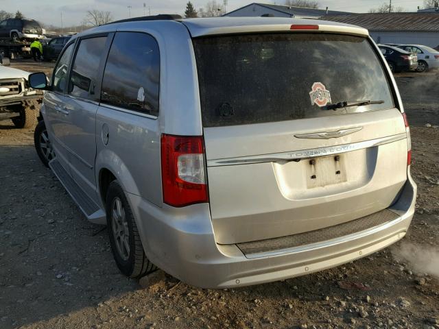 2A4RR5DG9BR633469 - 2011 CHRYSLER TOWN & COU SILVER photo 3