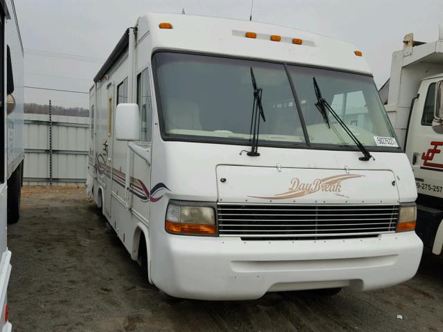 1GBJP37N3V3311838 - 1997 CHEVROLET P30COACHMN WHITE photo 1