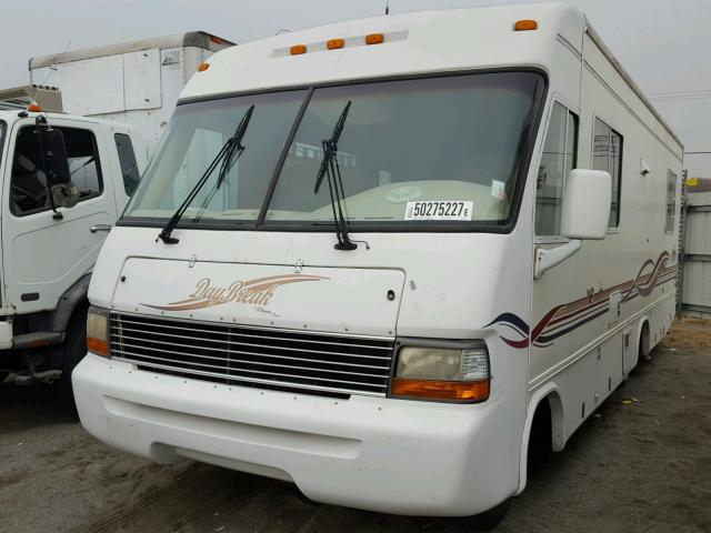 1GBJP37N3V3311838 - 1997 CHEVROLET P30COACHMN WHITE photo 2