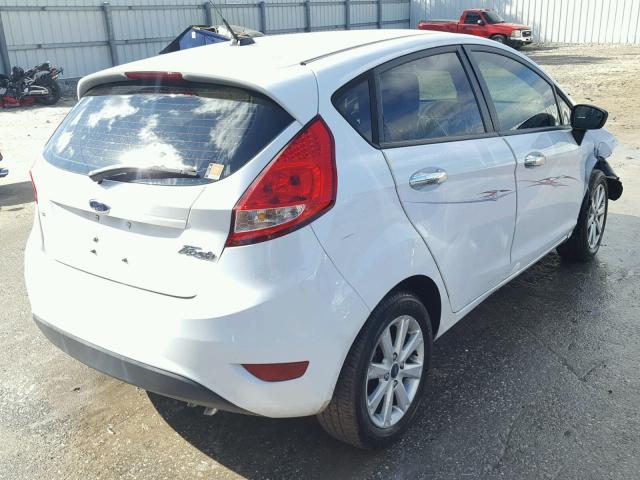 3FADP4EJ6BM170682 - 2011 FORD FIESTA SE WHITE photo 4