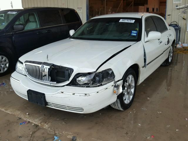 1LNHM82W26Y605716 - 2006 LINCOLN TOWN CAR S WHITE photo 2