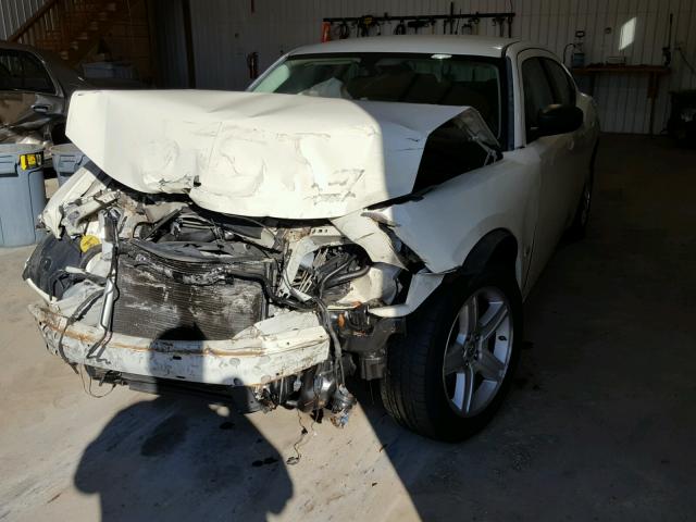 2B3KA43GX8H303219 - 2008 DODGE CHARGER CREAM photo 2