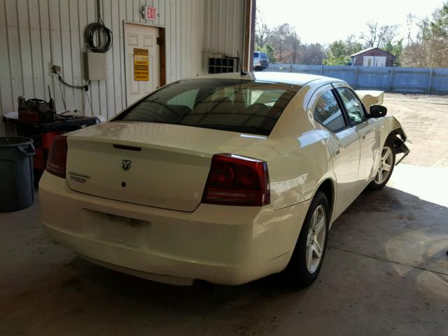 2B3KA43GX8H303219 - 2008 DODGE CHARGER CREAM photo 4