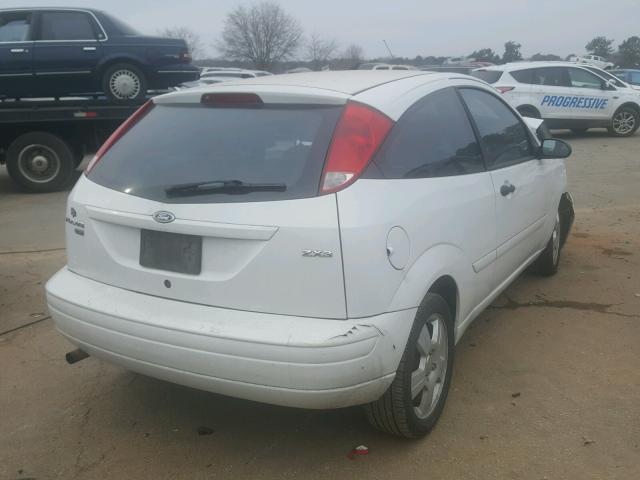 3FAFP31N45R148814 - 2005 FORD FOCUS ZX3 WHITE photo 4