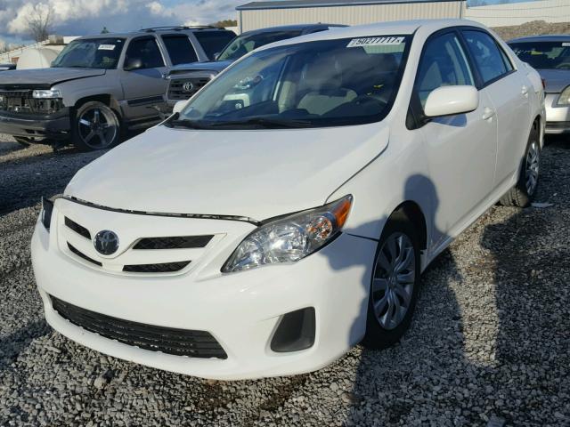 2T1BU4EEXCC779099 - 2012 TOYOTA COROLLA BA WHITE photo 2