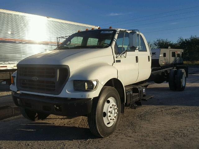 3FDNW6512YMA13507 - 2000 FORD F650 SUPER WHITE photo 2