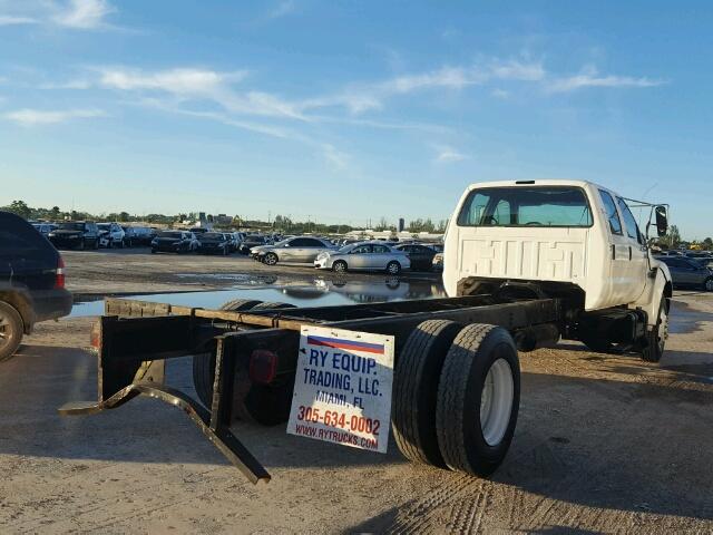 3FDNW6512YMA13507 - 2000 FORD F650 SUPER WHITE photo 4