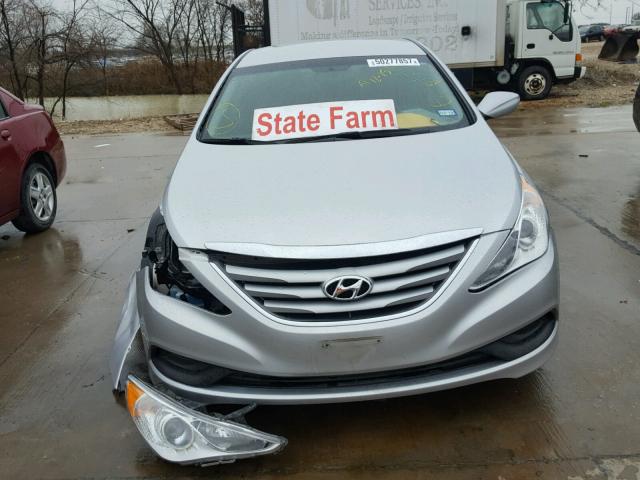 5NPEB4AC5EH937288 - 2014 HYUNDAI SONATA GLS SILVER photo 9