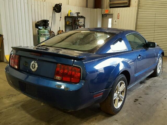 1ZVFT80N875366066 - 2007 FORD MUSTANG BLUE photo 4