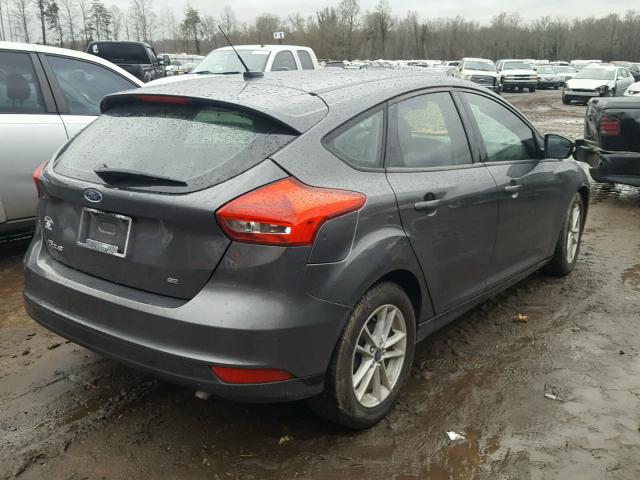 1FADP3K25HL234387 - 2017 FORD FOCUS SE GRAY photo 4