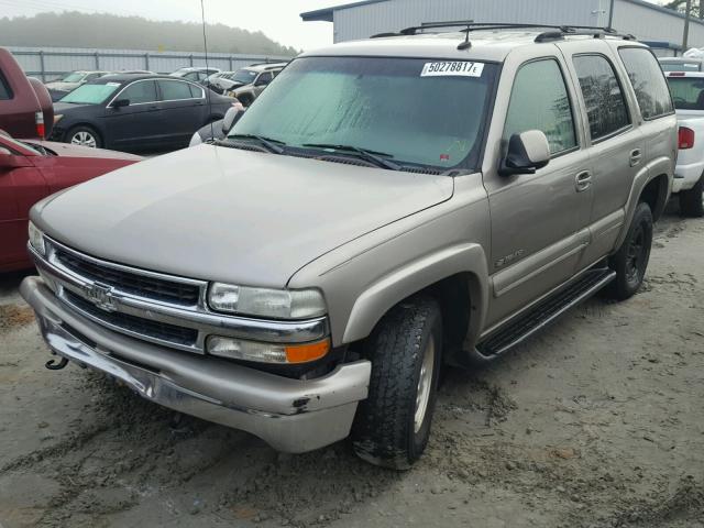 1GNEC13Z72R285718 - 2002 CHEVROLET TAHOE C150 TAN photo 2