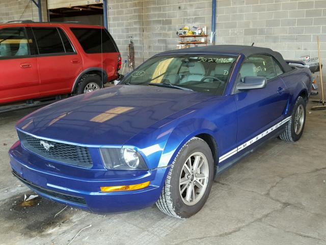 1ZVFT84N955196176 - 2005 FORD MUSTANG BLUE photo 2