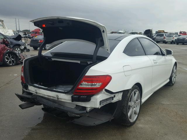 WDDGJ4HB0DG039540 - 2013 MERCEDES-BENZ C 250 WHITE photo 4