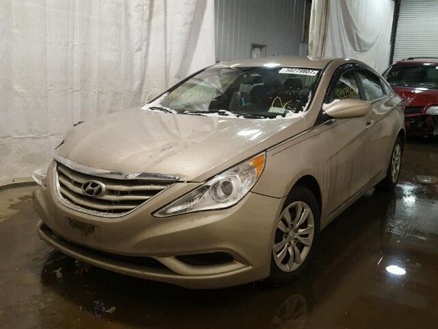 5NPEB4AC4BH227147 - 2011 HYUNDAI SONATA GLS GOLD photo 2