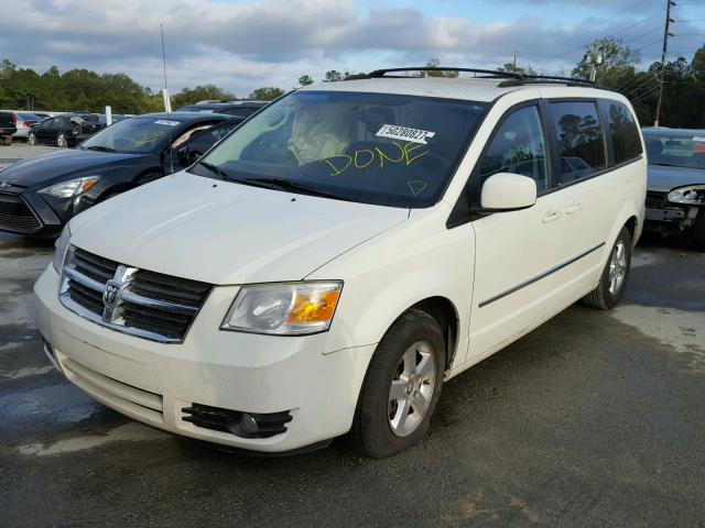 2D4RN5D16AR251379 - 2010 DODGE GRAND CARA WHITE photo 2