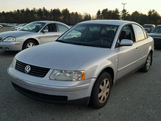 WVWAC63BX1P046357 - 2001 VOLKSWAGEN PASSAT GLS SILVER photo 2