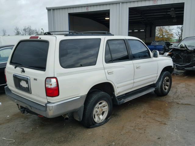 JT3GN86R820226993 - 2002 TOYOTA 4RUNNER SR WHITE photo 4