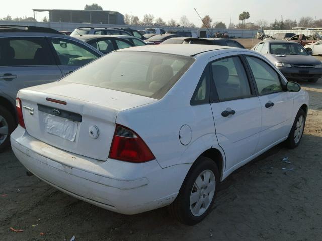 1FAHP34N37W323171 - 2007 FORD FOCUS ZX4 WHITE photo 4