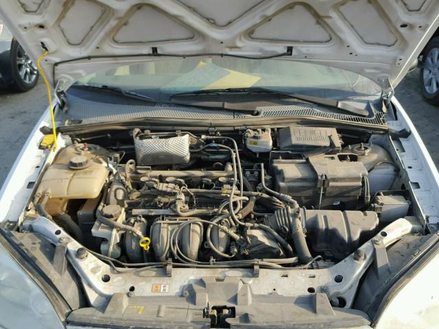 1FAHP34N37W323171 - 2007 FORD FOCUS ZX4 WHITE photo 7