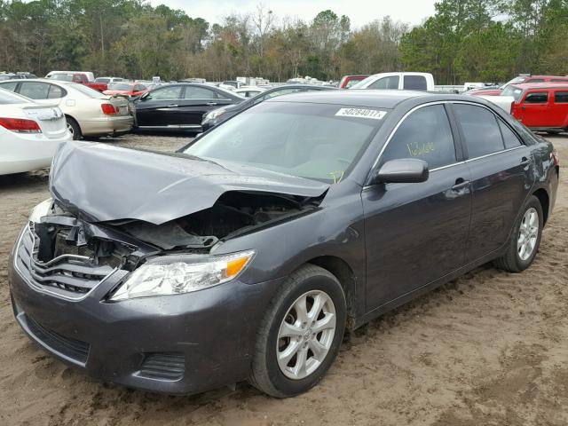 4T1BK3EK2AU102727 - 2010 TOYOTA CAMRY SE GRAY photo 2