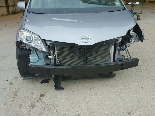 5TDKK3DC5ES477522 - 2014 TOYOTA SIENNA LE SILVER photo 9