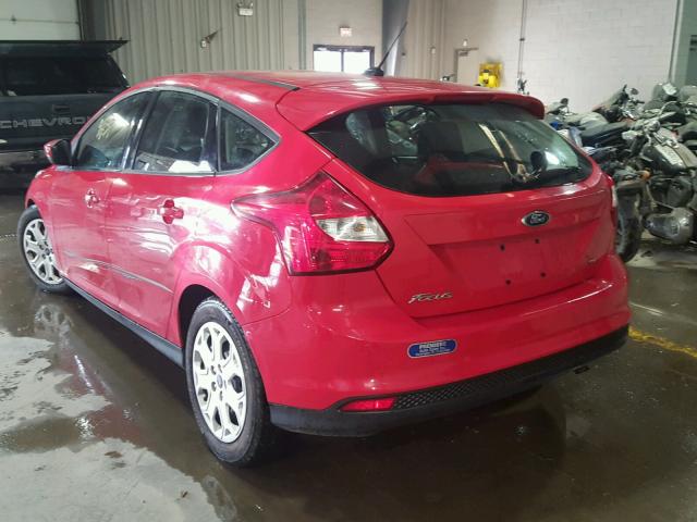 1FAHP3K27CL140733 - 2012 FORD FOCUS SE RED photo 3