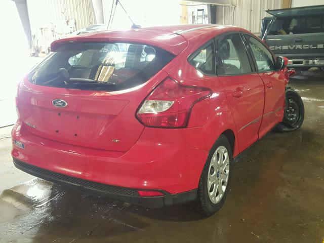 1FAHP3K27CL140733 - 2012 FORD FOCUS SE RED photo 4