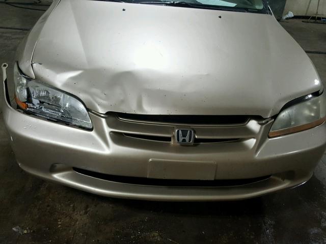 1HGCG5646YA144756 - 2000 HONDA ACCORD LX TAN photo 9