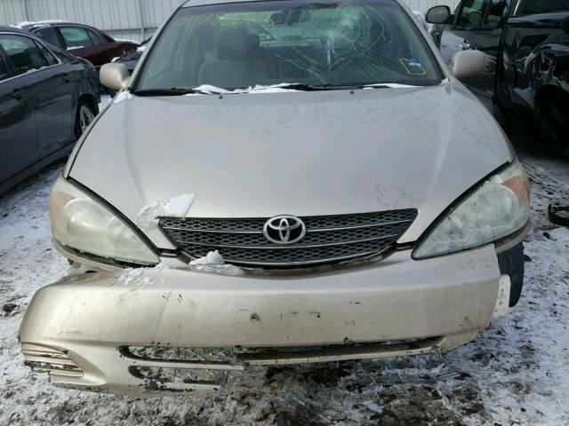 4T1BF32K54U589788 - 2004 TOYOTA CAMRY LE ოქროსფერი ფოტო 9