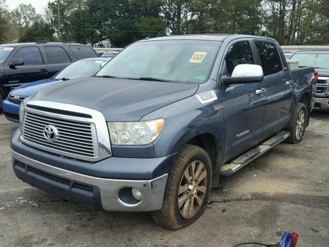 5TFFY5F1XAX077967 - 2010 TOYOTA TUNDRA CRE GRAY photo 2