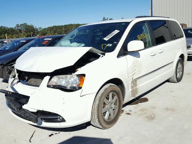 2C4RC1BG5CR210277 - 2012 CHRYSLER TOWN & COU WHITE photo 2