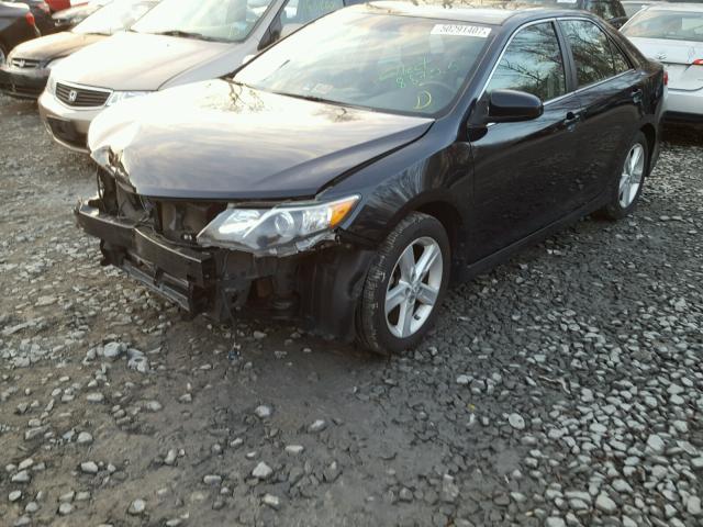 4T1BF1FK3CU017289 - 2012 TOYOTA CAMRY BASE GRAY photo 2