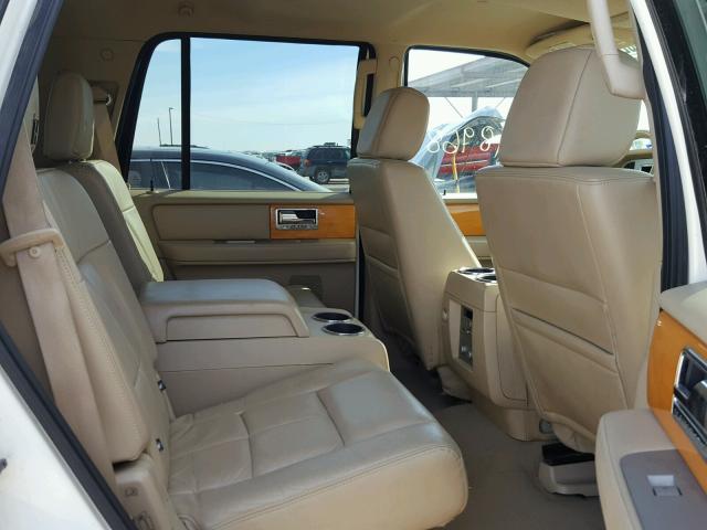 5LMFU27547LJ03046 - 2007 LINCOLN NAVIGATOR WHITE photo 6