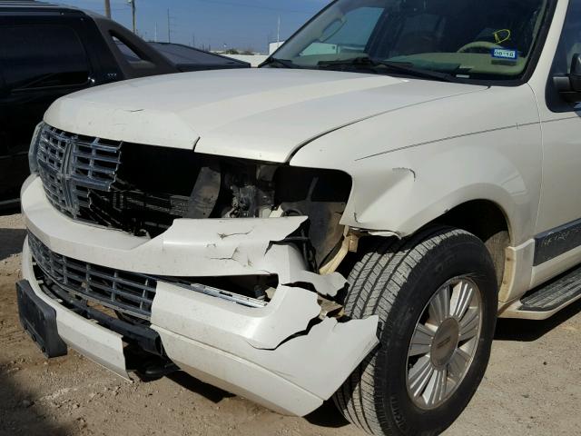 5LMFU27547LJ03046 - 2007 LINCOLN NAVIGATOR WHITE photo 9