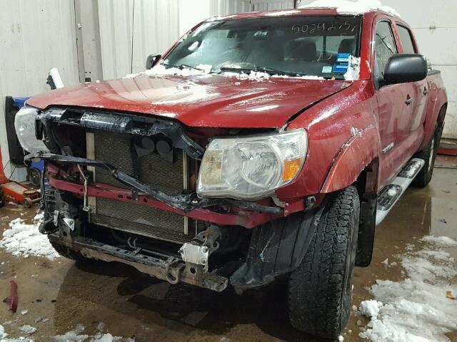 3TMLU42N18M019506 - 2008 TOYOTA TACOMA DOU RED photo 2