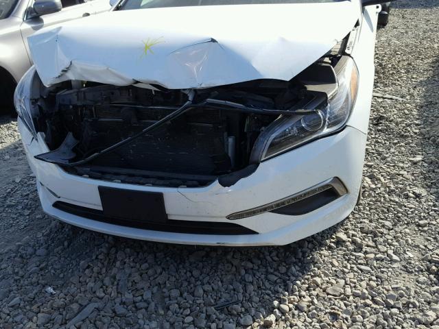 5NPE24AF8FH184268 - 2015 HYUNDAI SONATA SE WHITE photo 9