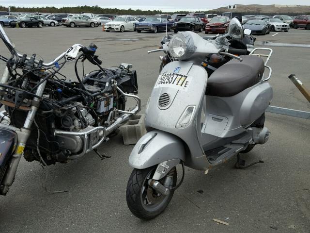 ZAPM448F1A5018399 - 2010 VESPA LX 150 GRAY photo 2